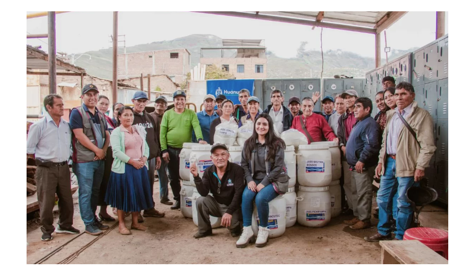 La Municipalidad de Huánuco proporciona insumos para mejorar la calidad del agua en la zona rural.