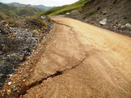 EN PÉSIMO ESTADO SE ENCUENTRA CARRETERA RUMIALLANA SALCACHUPAN