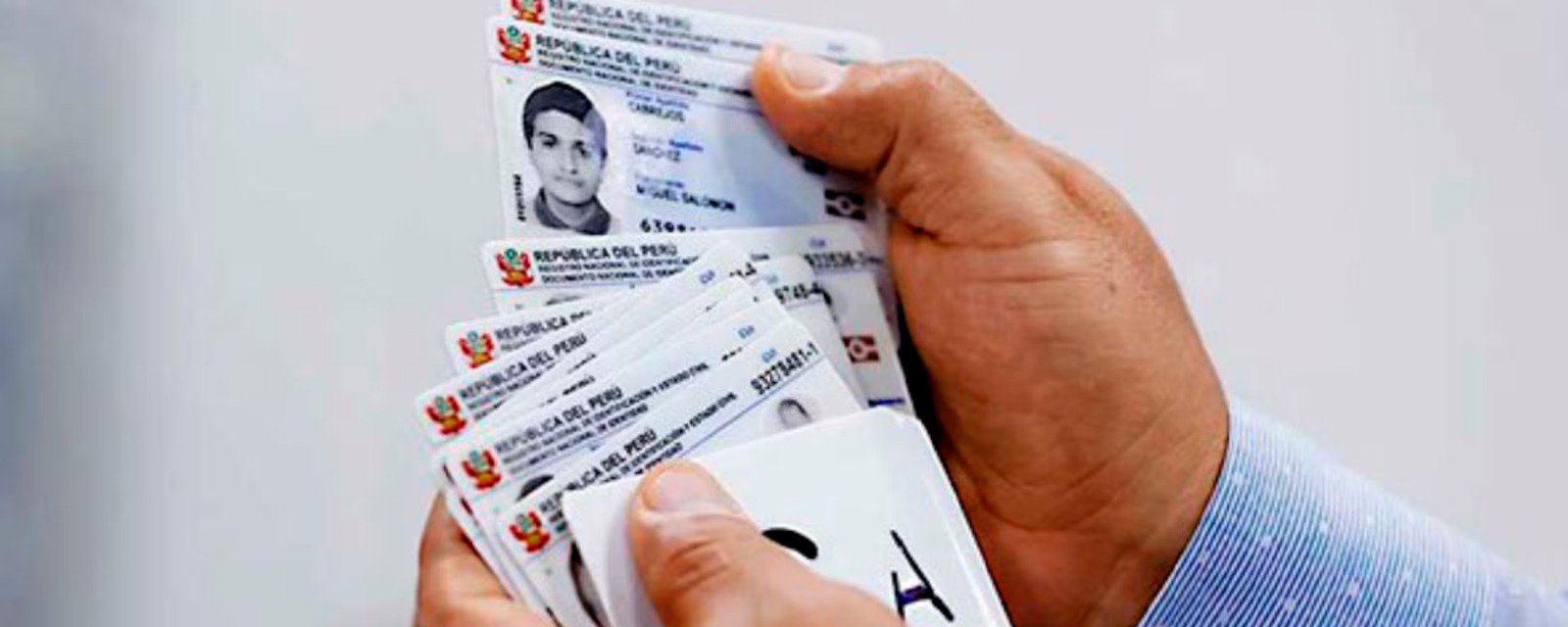 Cuestionamientos al Reniec por fallas en el DNI electrónico