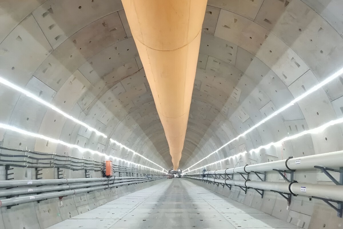 China está construyendo un túnel bajo el mar para su alta velocidad. Ya ha alcanzado una