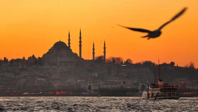 Mientras todo el mundo se fija en el Estrecho de Ormuz, Europa tiene un plan: hacer peajes en el Canal de Estambul para transformar la navegación