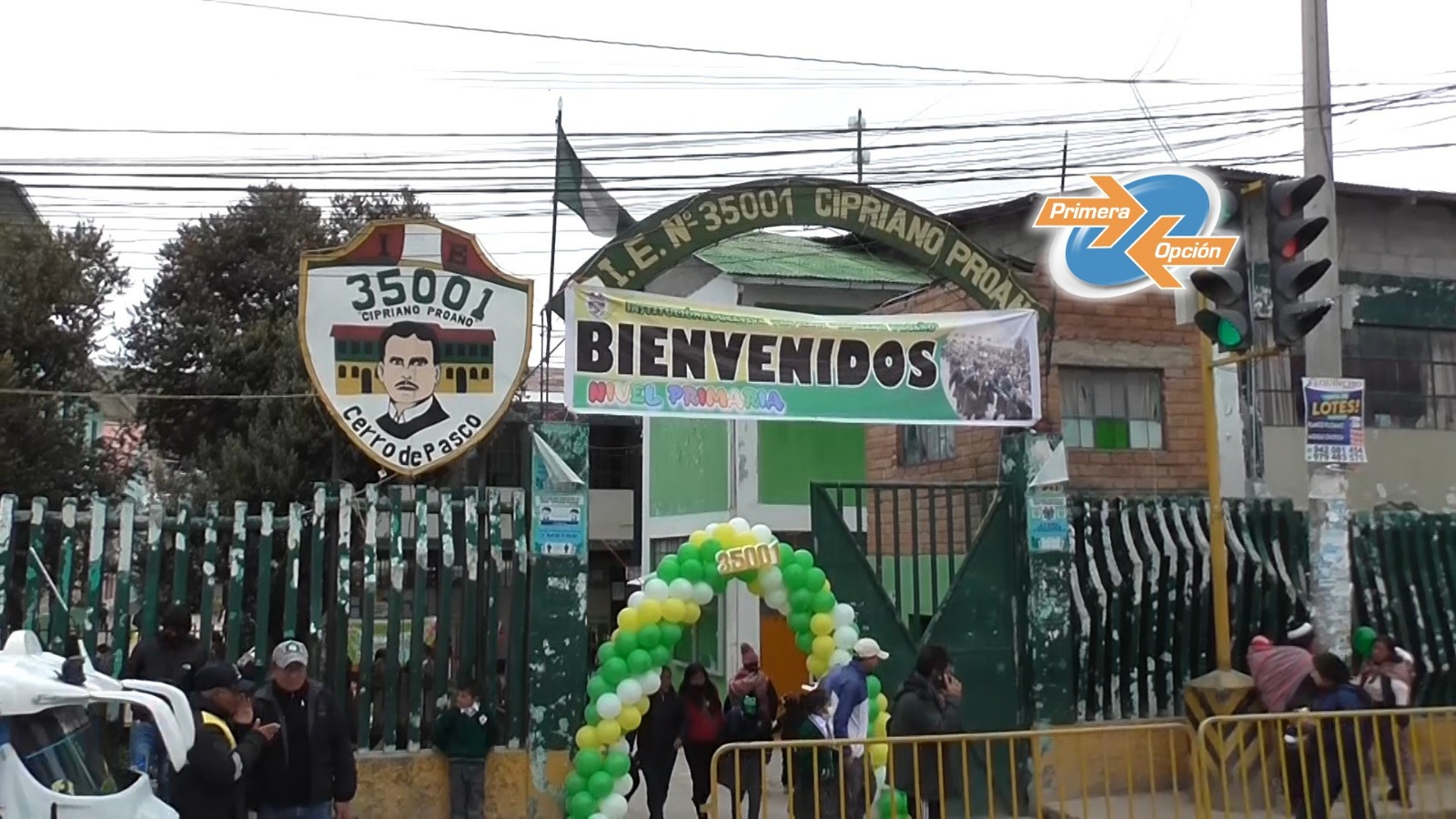 PADRES DENUNCIAN SER OBLIGADOS A COMPRAR UN LIBRO A PRECIO EXCESIVO