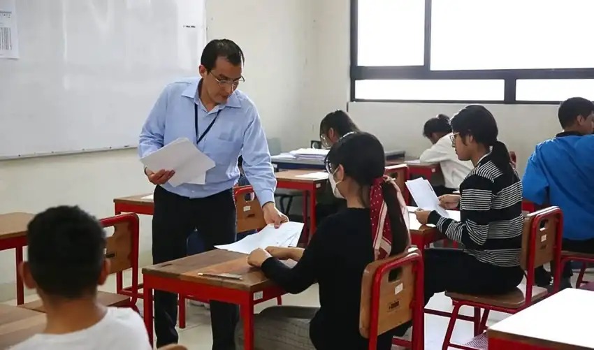 Docentes tendrán cinco años para acreditar maestría tras nombramiento extraordinario