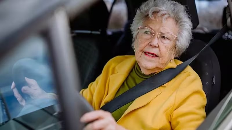 Cancelan la licencia de conducir a mayores de 65 años que no cumplan este requisito