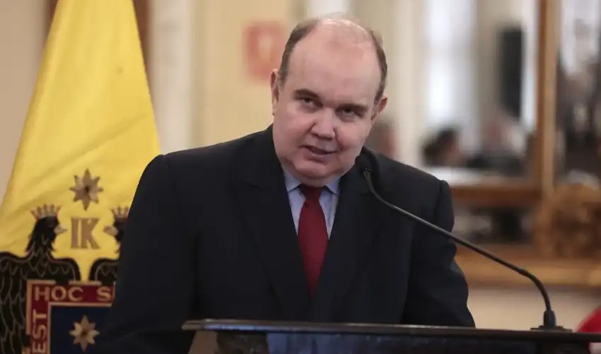 Rafael López Aliaga busca ayuda del Congreso y pide que le informe al JNE que no asumirá como senador