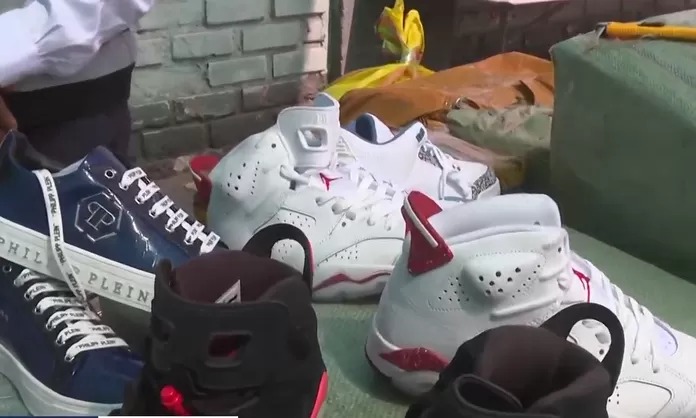 Incautan zapatillas con marcas falsificadas valorizadas en casi medio millón de soles en galería Banchero Rossi