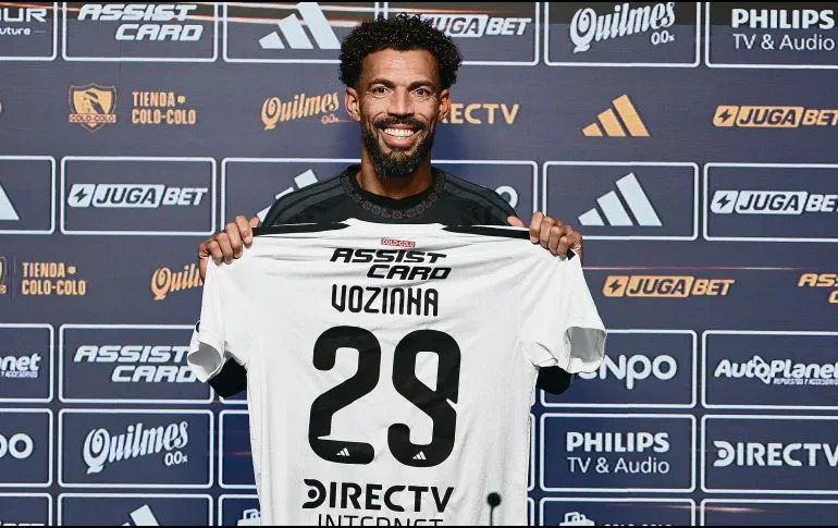Vozinha cumple el sueño de jugar en un grande