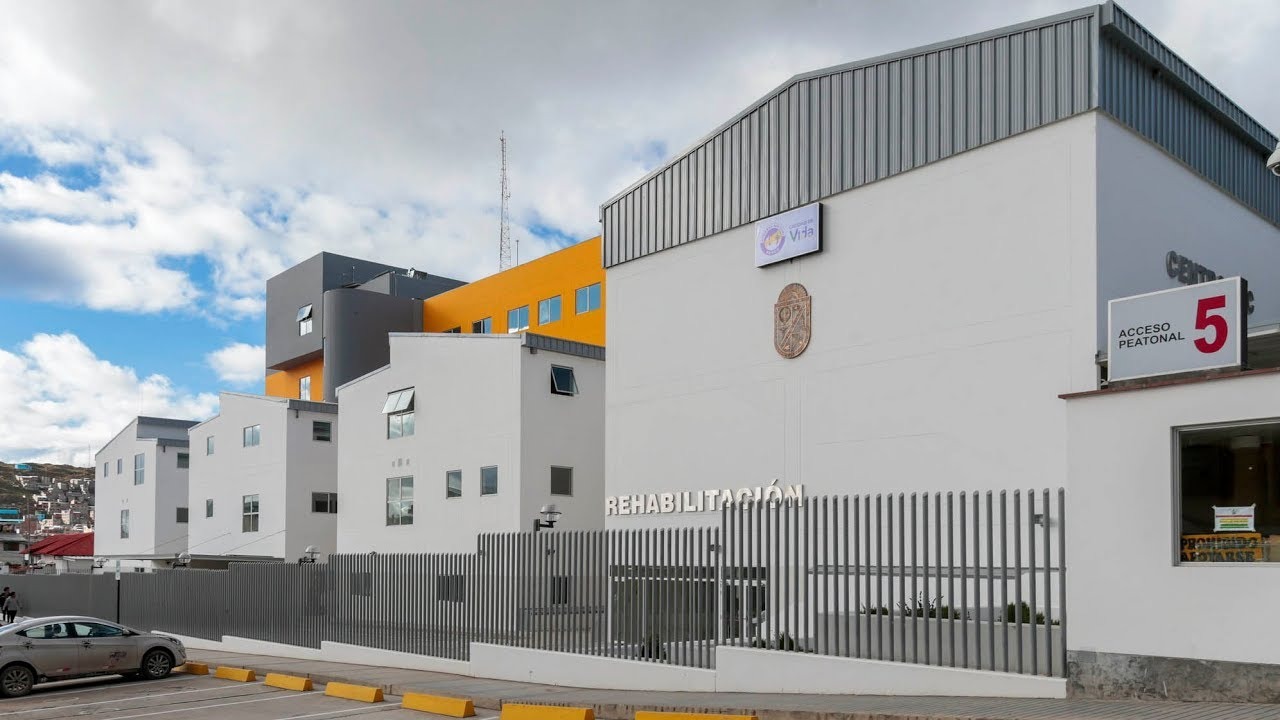 TRABAJADORES DE PRO SERVICE REALIZAN PLANTÓN EN EL HOSPITAL CARRIÓN POR IMPAGO DE SUELDOS