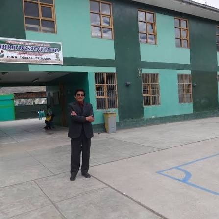PADRE DE FAMILIA DEL COLEGIO ROCOVICH DENUNCIA GRAVE CONTAMINACIÓN POR DESAGÜES EXPUESTOS Y EXIGE INTERVENCIÓN DE LA EMPRESA VOLCAN Y AUTORIDADES