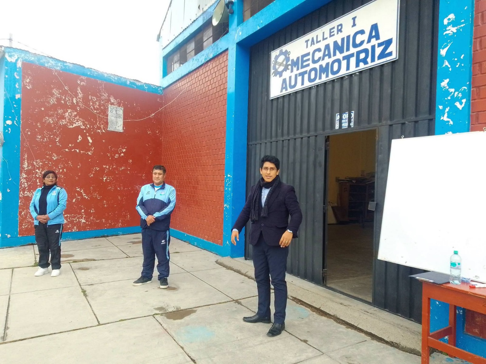 Hoy tuvimos la grata visita de nuestro ex estudiante Victor Giancarlo Sosa Rocha.